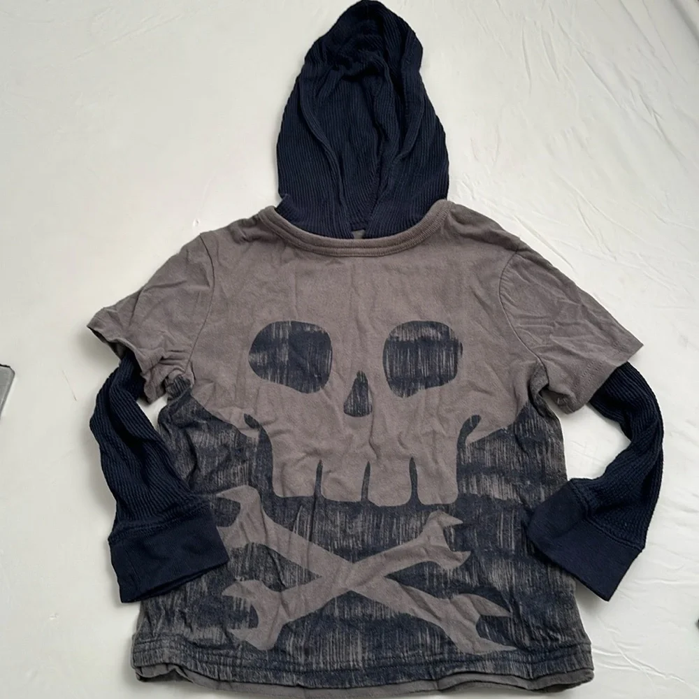 Gap gray and navy hooded long sleeve graphic t-shirt
